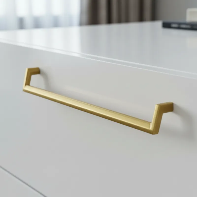 Uchyt AMORA / Zlatna mat