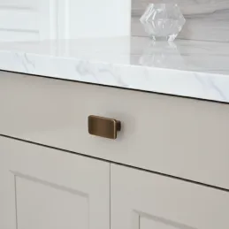 Ručka SIMPS gumb / Brušeni mesing