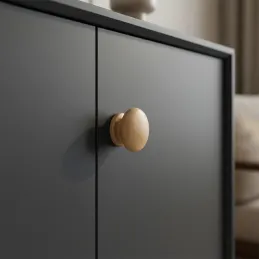 Gumb MASSIVE / Lakirani bukov