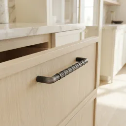 Ručka TAU / Starocrna