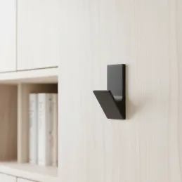 Vješalica TERZA / Crna mat