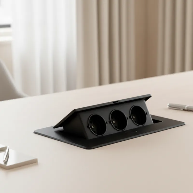 Klizna električna utičnica 3x230V / Crna