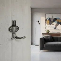 Rustikalna vješalica VATERLO / Staro srebrna