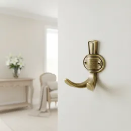 Rustikalna vješalica VATERLO / Starozlatna