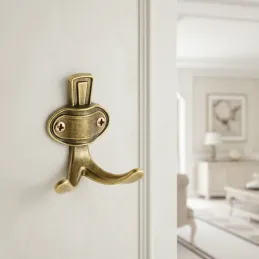 Rustikalna vješalica VATERLO / Starozlatna