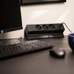 Interijerna stolna utičnica DESK 3x230V + 2xUSB punjenje / Crna mat