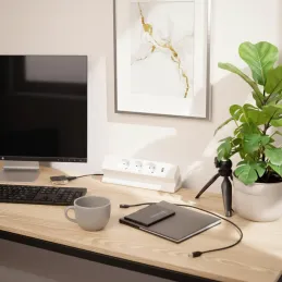 Interijer utičnica za stol DESK 3x230V + 2xUSB punjač / Bijela