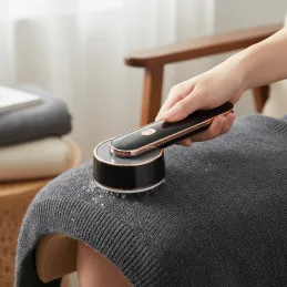 Električni uređaj za uklanjanje dlačica i mucica / Crni