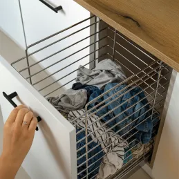 Izvlačna košara za rublje s ublaživačem i pričvršćivanjem na vrata ORTA / Sjajni krom