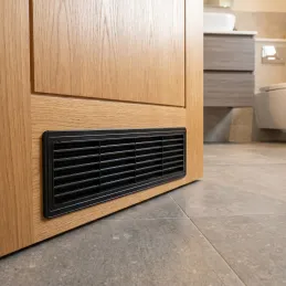 Obostrana ventilacijska rešetka za vrata 430 x 115 mm / Crna