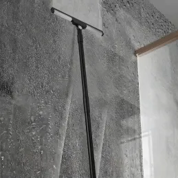 Strugalica za vodu s drškom / Crna