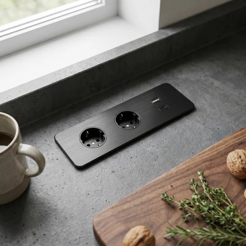 Električna utičnica EUROBOX 2x230V + 1xUSB C+A SCHUKO / Crna mat