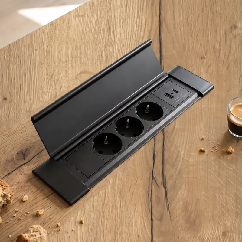 Unutarnja utičnica SLIM BOX SCHUKO 3x 230V + USB / Crna mat
