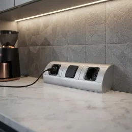 Unutarnja kutna utičnica CORNER SCHUKO 2x 230V s prekidačem / Aluminij