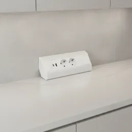 Unutarnja utičnica CORNER SCHUKO 2x 230V + USB A-C / Bijela mat