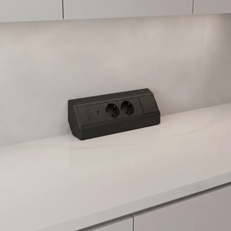 Unutarnja utičnica CORNER SCHUKO 2x 230V + USB A-C / Crna mat
