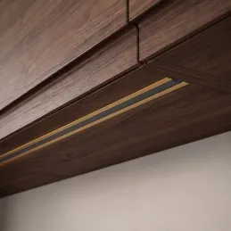 Zatvorna aluminijska letvica ZARIA za LED rasvjetu s crnim poklopcem / Zlatna
