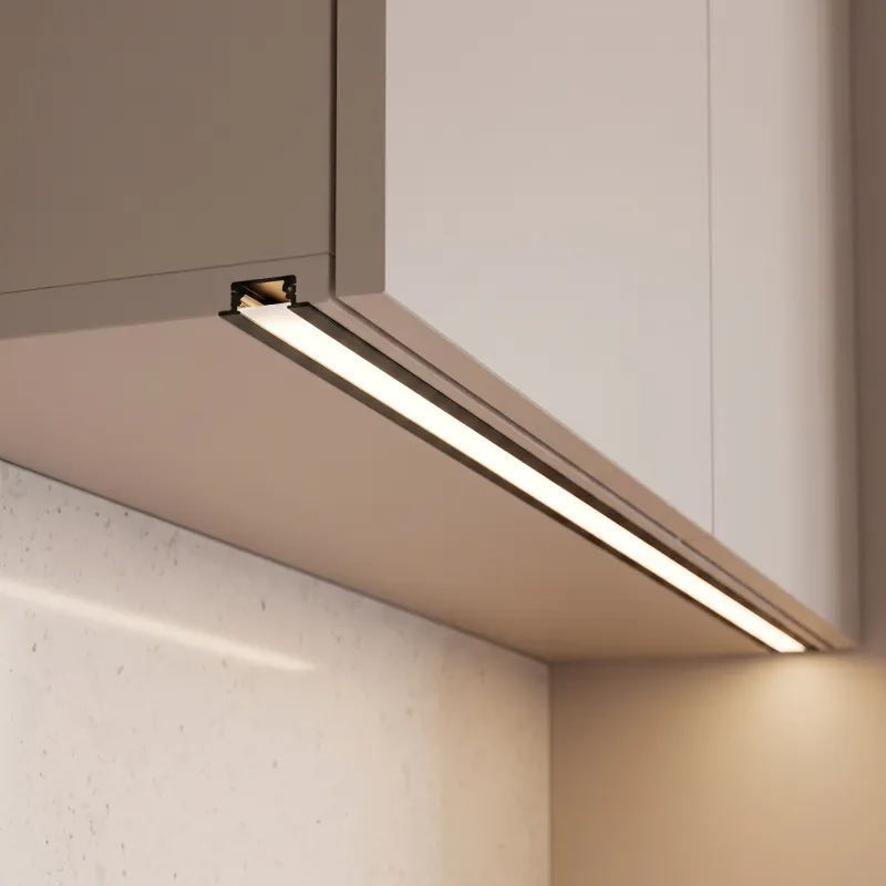 Zatvorna aluminijska letvica ZARIA za LED rasvjetu s mliječnim pokrovom / Crna mat