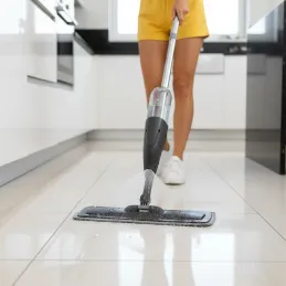 Univerzalni mop s raspršivačem vode CLEANY 300ml