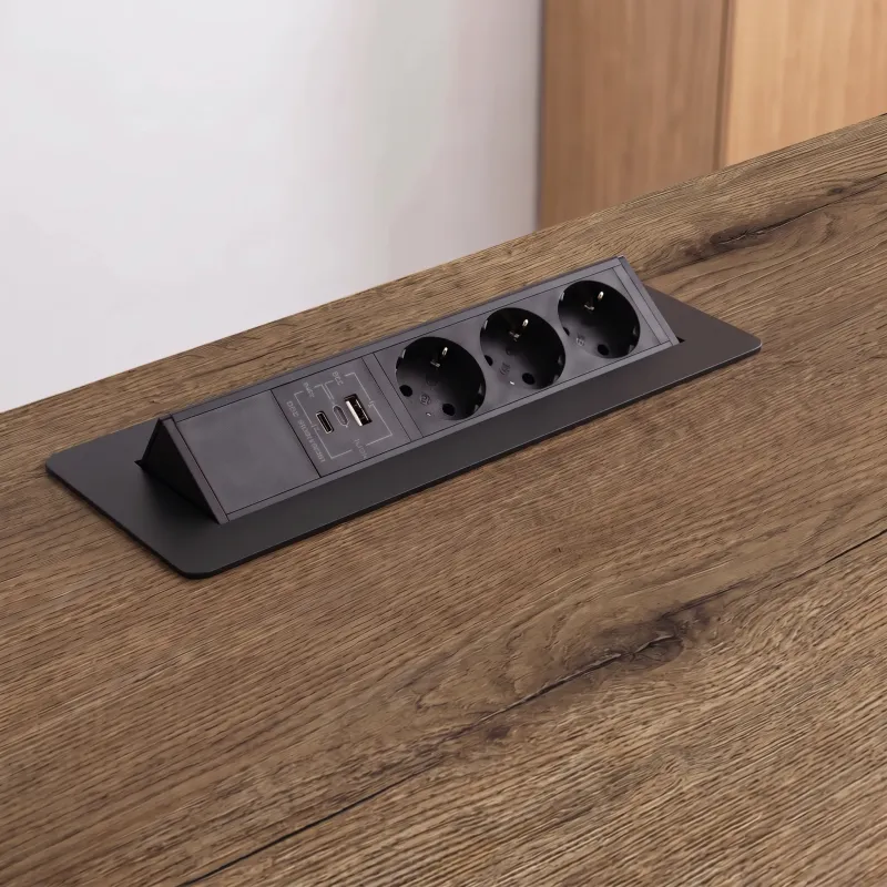 Izvlačna utičnica AMBIENTE SCHUKO 3x230V + USB A-C / Crna mat