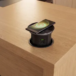 Automatska izvlačna utičnica AMBIENTE SCHUKO 3x230V + USB A-C s osvjetljenjem i punjenjem / Crno staklo
