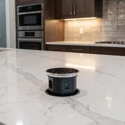 Automatska izvlačna utičnica AMBIENTE SCHUKO 3x230V + USB A-C s osvjetljenjem i punjenjem / Crno staklo