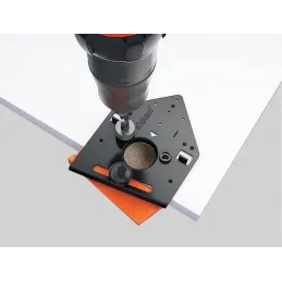 Predložak za bušenje bočnih otvora za šarke i podloške