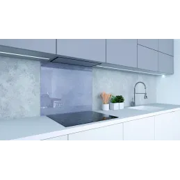 Staklena pregrada za kuhalo / Efekt brušenog aluminija