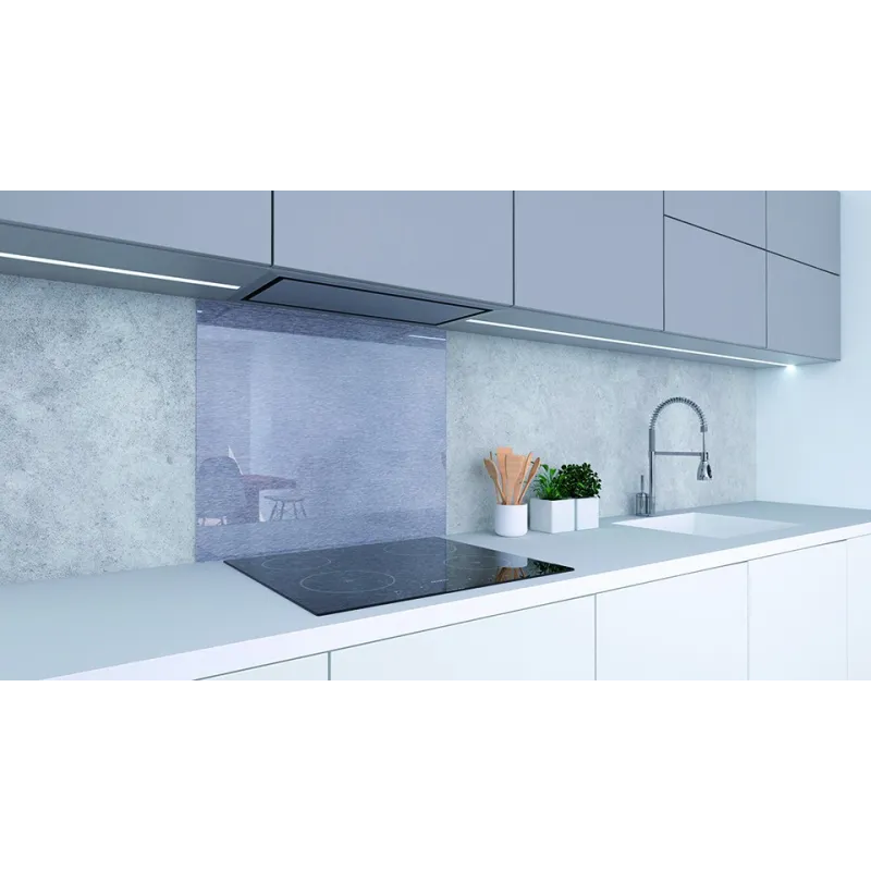 Staklena pregrada za kuhalo / Efekt brušenog aluminija