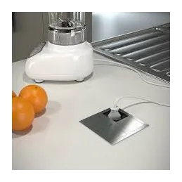 Električna utičnica VersaHit 1 x 230V + 1 x USB FRENCH / Nezavisno